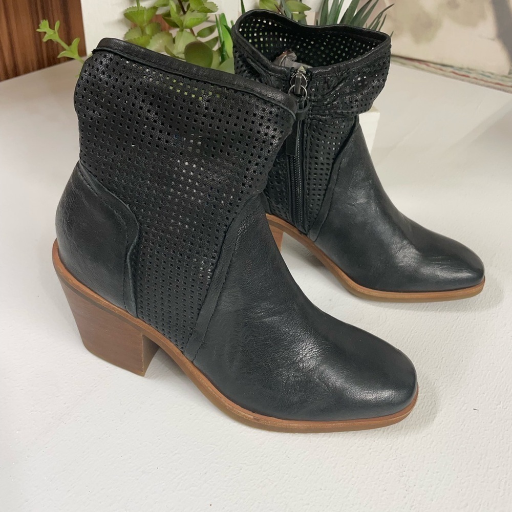 Soft boots size 6.5
